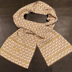 NWT MICHAEL KORS Signature Logo Scarf